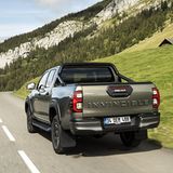 Der Toyota Hilux kostet in der "Invincible" Edition mindestens 42.670,00 Euro