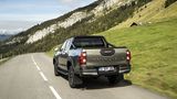 Der Toyota Hilux kostet in der "Invincible" Edition mindestens 42.670,00 Euro