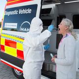 Der Abstrich wird vor Ort vorgenommen