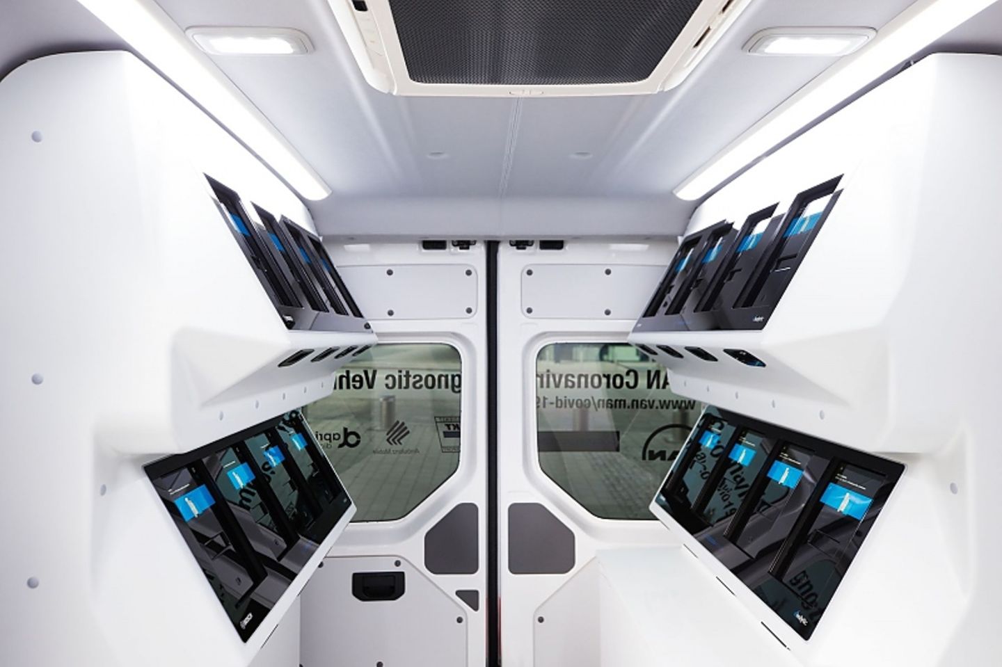 Im MAN Corona Testmobil befinden 16 Analysegeräte