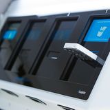 Eines der "Vivalytic" Testgeräte kostet rund 25.000 Euro