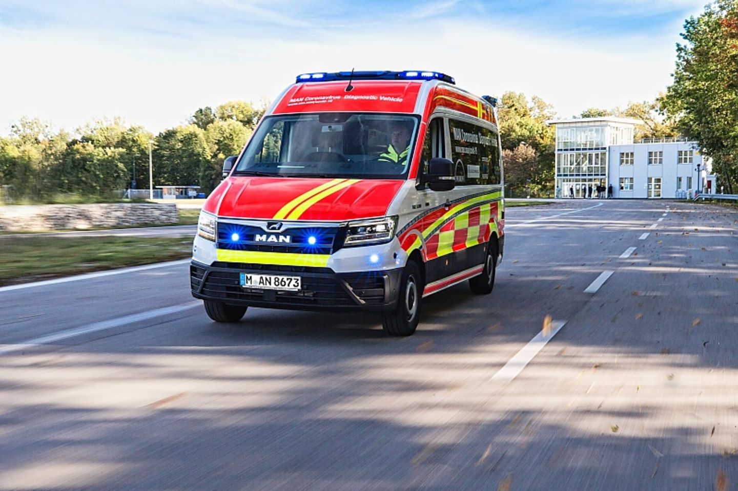 Die Basis für das Corona Testmobil ist ein MAN TGE mit 177 PS und Achtgangautomatik