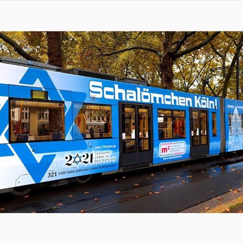 Köln setzt mit speziell gestalteten Bahn Zeichen gegen Antisemitismus
