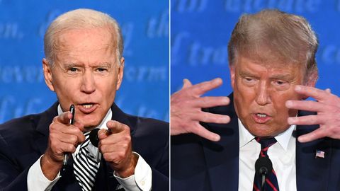Joe Biden und Donald Trump gestikulieren