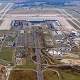 2018: Weil der BER bereits bei seiner Eröffnung zu klein sein wird, werden voraussichtlich bis 2030 zusätzliche drei Milliarden Euro für den Ausbau benötigt. Um den Eröffnungstermin im Jahr 2020 nicht zu gefährden, sind außerdem weitere 770 Millionen Euro nötig. Auf der Baustelle wird weiterhin versucht, Probleme bei der Brandmeldeanlage zu beheben.