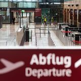 2019: Die Entrauchungssteuerung im BER wird vom TÜV abgenommen. Doch die Eröffnung im Oktober 2020 steht auf wackeligen Füßen - Genehmigungen und wichtige Tests stehen noch immer aus.