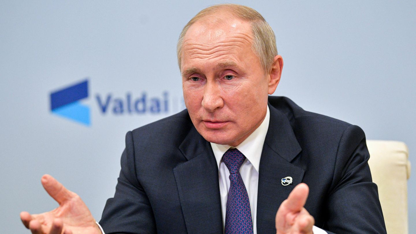 Wladimir Putin, Präsident von Russland, spricht bei einer Videokonferenz beim Internationalen Diskussionsklub "Waldai"