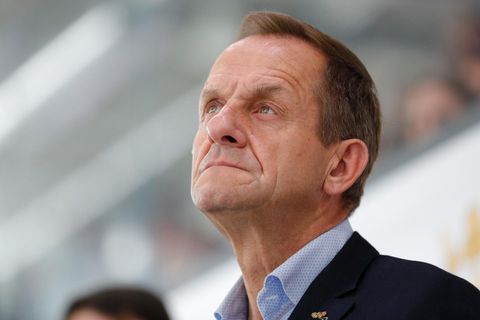 DOSB-Präsident Alfons Hörmann schaut nachdenklich in die Luft