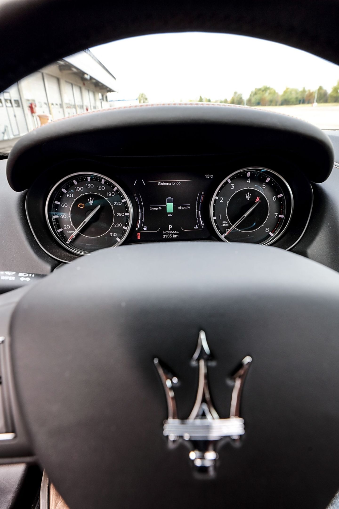 Übersichtliches Cockpit ohne viel Klimbim
