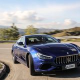 Durch den leichteren Vierzylinder Benziner lenkt der Ghibli agiler ein als mit dem Sechszylinder-Diesel