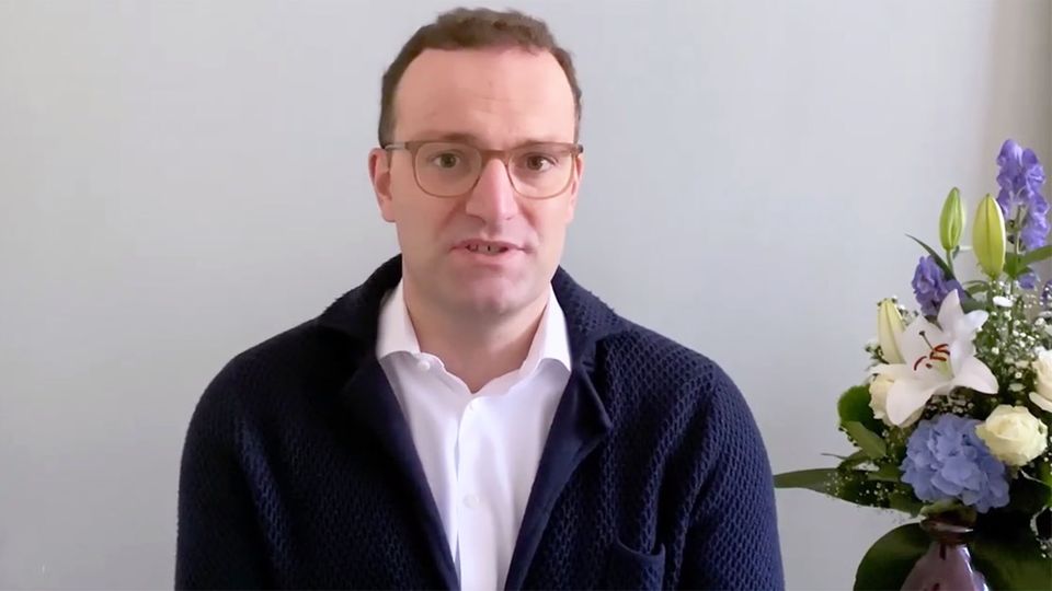 Jens Spahn meldet sich mit Videobotschaft aus Quarantäne Jens Spahn meldet sich mit Videobotschaft aus Quarantäne