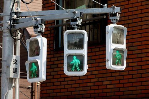 Rund 2000 Ampelanlagen in Japan sollen im kommenden Jahr über das Smartphone kommunizieren können.