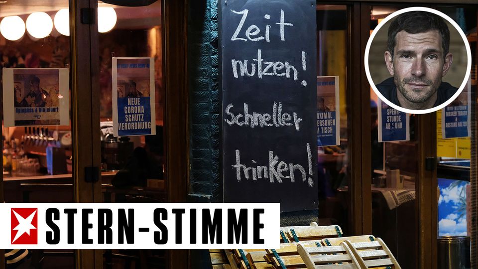 Ein Kölner Gastwirt wirbt kurz vor der Sperrstunde mit dem Slogan "Zeit nutzen! Schneller trinken!" für sein Lokal