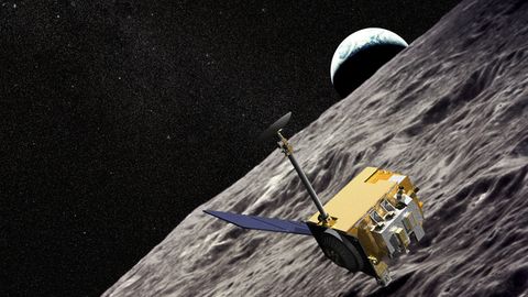 Lunar Reconnaissance Orbiter über dem Mond