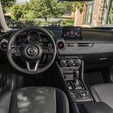 Das Cockpit ist nach wie vor eher nüchtern