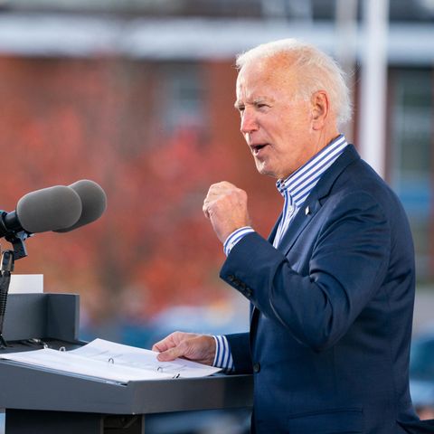 Joe Biden spricht während seiner Wahlkampftour in Dallas, Pennsylvania.