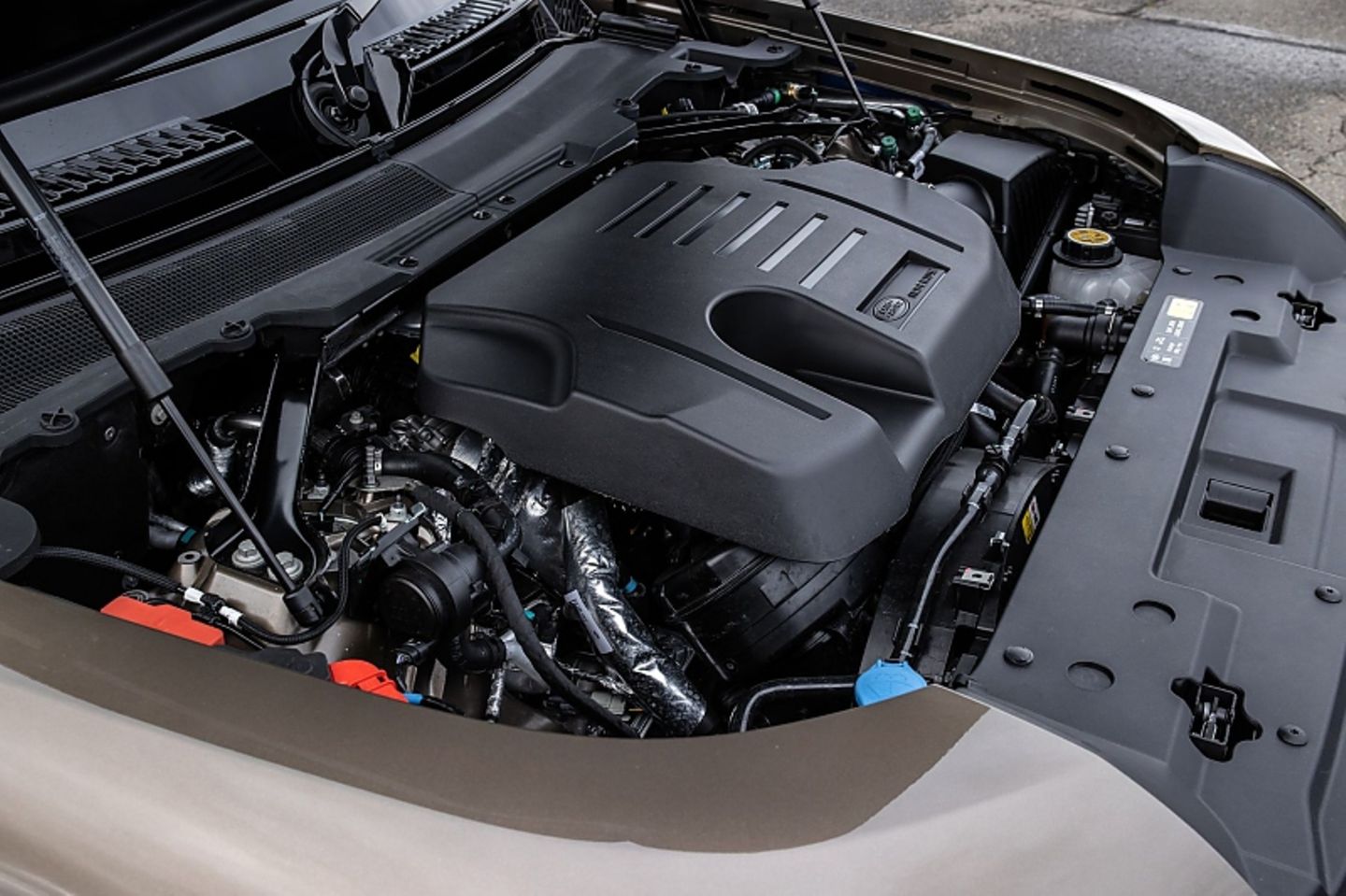 Der Reihensechszylinder hat 294 kW / 400 PS