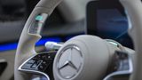 Ist der Autopilot aktiviert leuchtet der Lenkradkranz auf