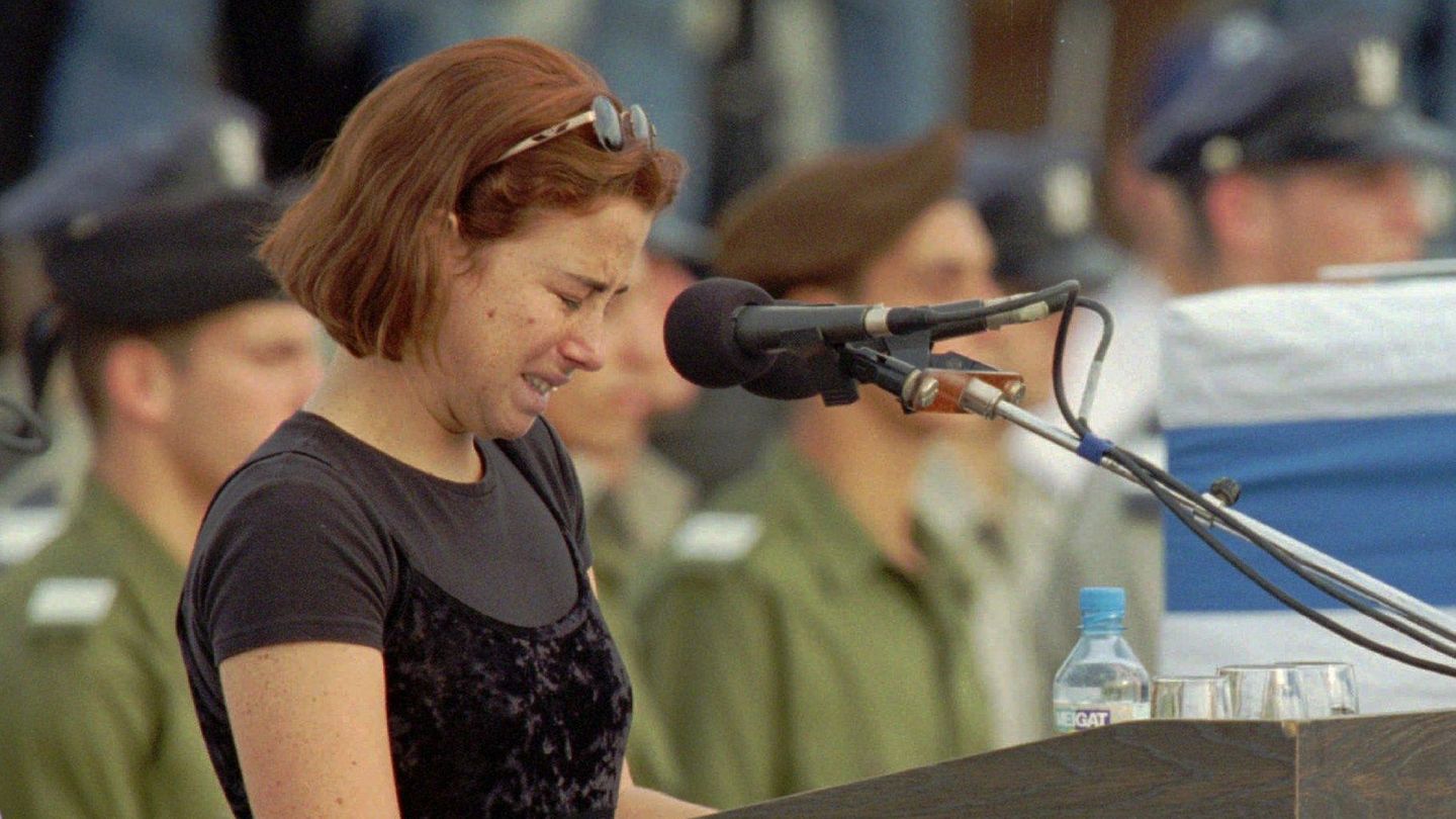 VOE STERN 44/2011 BS 182
Noa Ben-Artzi, granddaughter of late Prime minister Yitzhak Rabin, cries as she addresses world leaders during the funeral service for Rabin at Mount Herzl Cemetery in Jerusalem Monday Nov 6 1995. (AP PHOTO/Michel Lipchitz)
UN...