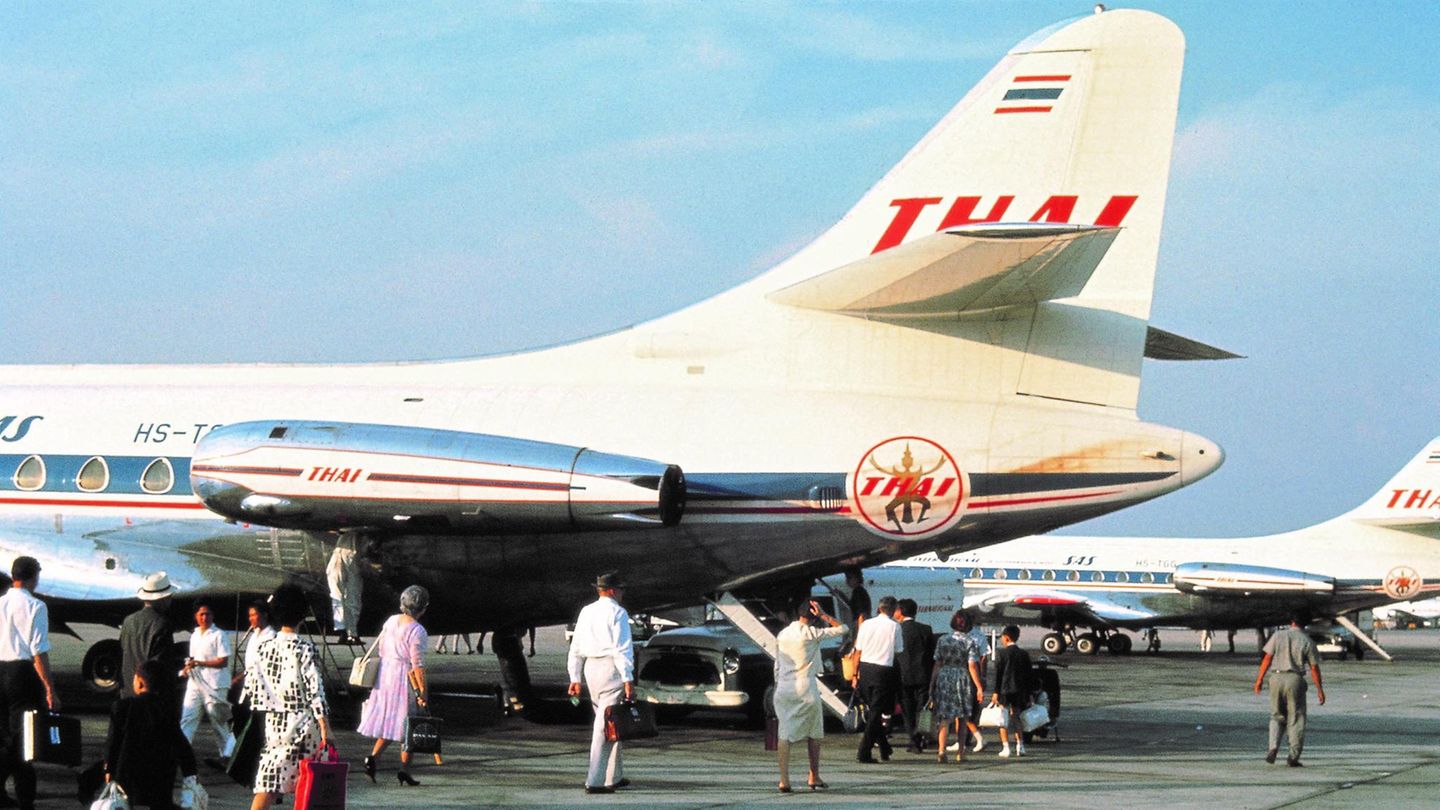 Mit dem Einsatz der in Frankreich gebauten Caravelle werden ab 1967 die Strecken nach Bali in Indonesien und der Tourismus dorthin erschlossen. Thai Airways setzt als erstes nach Denpassar Jets ein, während die dortige Garuda nach Bali noch mit Propellerflugzeugen unterwegs ist.