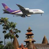 Das Flaggschiff im Anflug auf den Flughafen Bangkok: Zur Flotte von Thai Airways gehören auch sechs Exemplare des Airbus A380. Der größte Passagierjet der Welt flog bis zur Corona-Krise auch täglich unter der Flugnummer TG920/921 den Flughafen Frankfurt an.