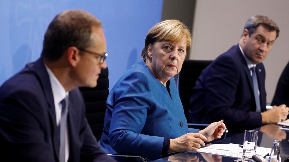 Berlins Bürgermeister Michael Müller, Bundeskanzlerin Angela Merkel und Bayerns Ministerpräsident Markus Söder (v.l.n.r.) haben die neuen Anti-Corona-Maßnahmen verkündet