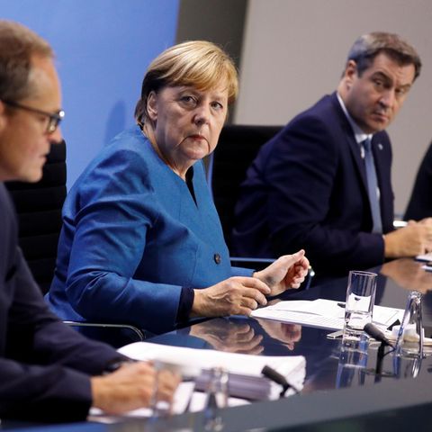 Berlins Bürgermeister Michael Müller, Bundeskanzlerin Angela Merkel und Bayerns Ministerpräsident Markus Söder (v.l.n.r.) haben die neuen Anti-Corona-Maßnahmen verkündet