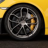 Die Keramikbremsen lassen sich gut dosieren, sobald sie warmgefahren sind