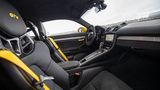 Das Cockpit des Porsche 718 Cayman GT4 PDK strahlt pure Sportlichkeit aus