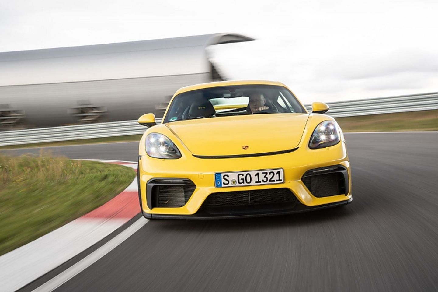 Je enger die Kehre, umso besser für den Porsche 718 Cayman GT4 PDK