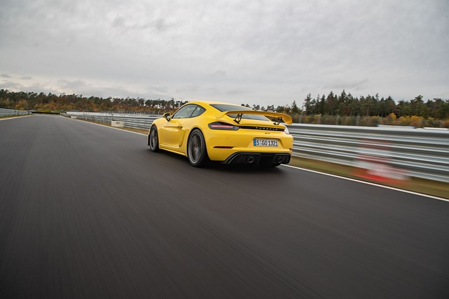 Der Cayman bewältigt die Königsdisziplinen der Fahrdynamik mit einer fast schon beängstigenden Souveränität