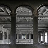 Schloss Schenkendorf  Es war der Sommersitz des berühmten Verlegers Rudolf Mosse. Er starb in diesem Anwesen bei Königs Wusterhausen bereits 1920 und musste die Enteignung seines Besitzes und seiner Zeitungen durch die Nazis nicht mehr miterleben. Sein Schloss mit 46 Zimmern wurde später Waisenhaus, 1995 erwarb Ottomar Rodolphe Vlad Dracula Prinz Kretzulesco das Schloss. 2014 brach ein Brand aus, der dem Gebäude den Rest gab.