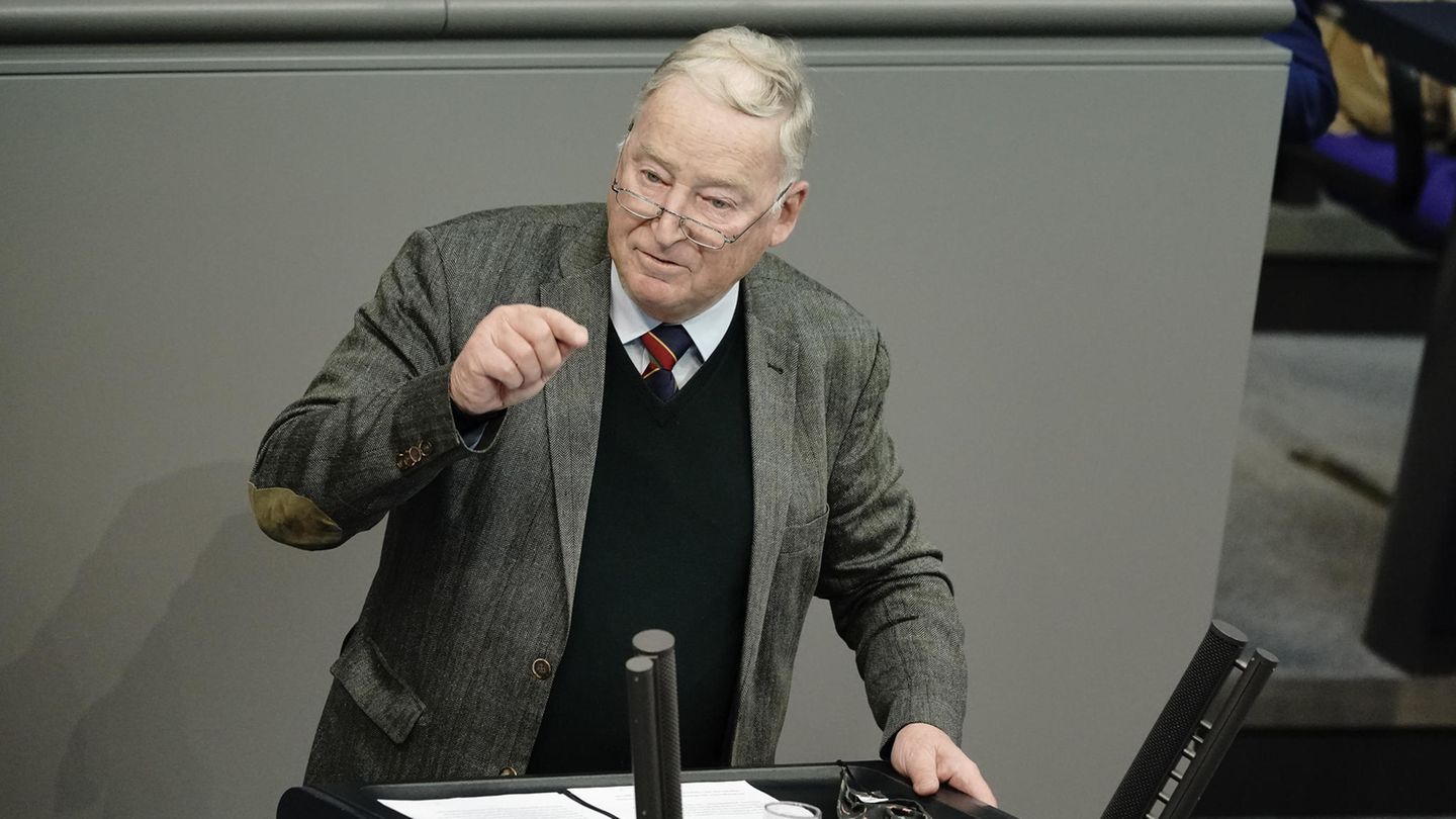 Der AfD-Fraktionsvorsitzende der AfD im Bundestag, Alexander Gauland, während seiner Rede im Bundestag