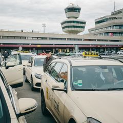 Horst Kaletka in der Taxischlange in Tegel
