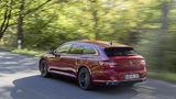 Der Zweiliter-Diesel ist kein Temperamentsbündel, dennoch ist man mit dem VW Arteon Shooting Brake flott unterwegs
