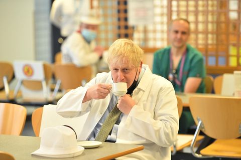 Premierminister Boris Johnson in der Kantine des Royal Berkshire Hospital, in Reading
