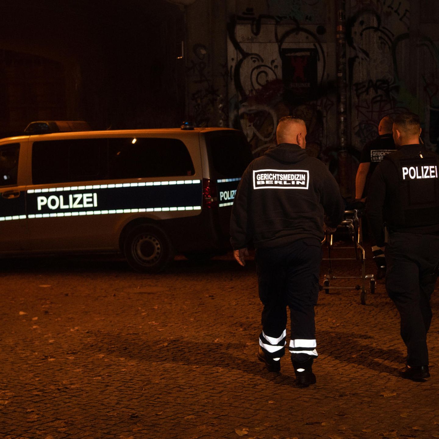 Deutsche Brünette Wird Vom Polizisten Missbraucht