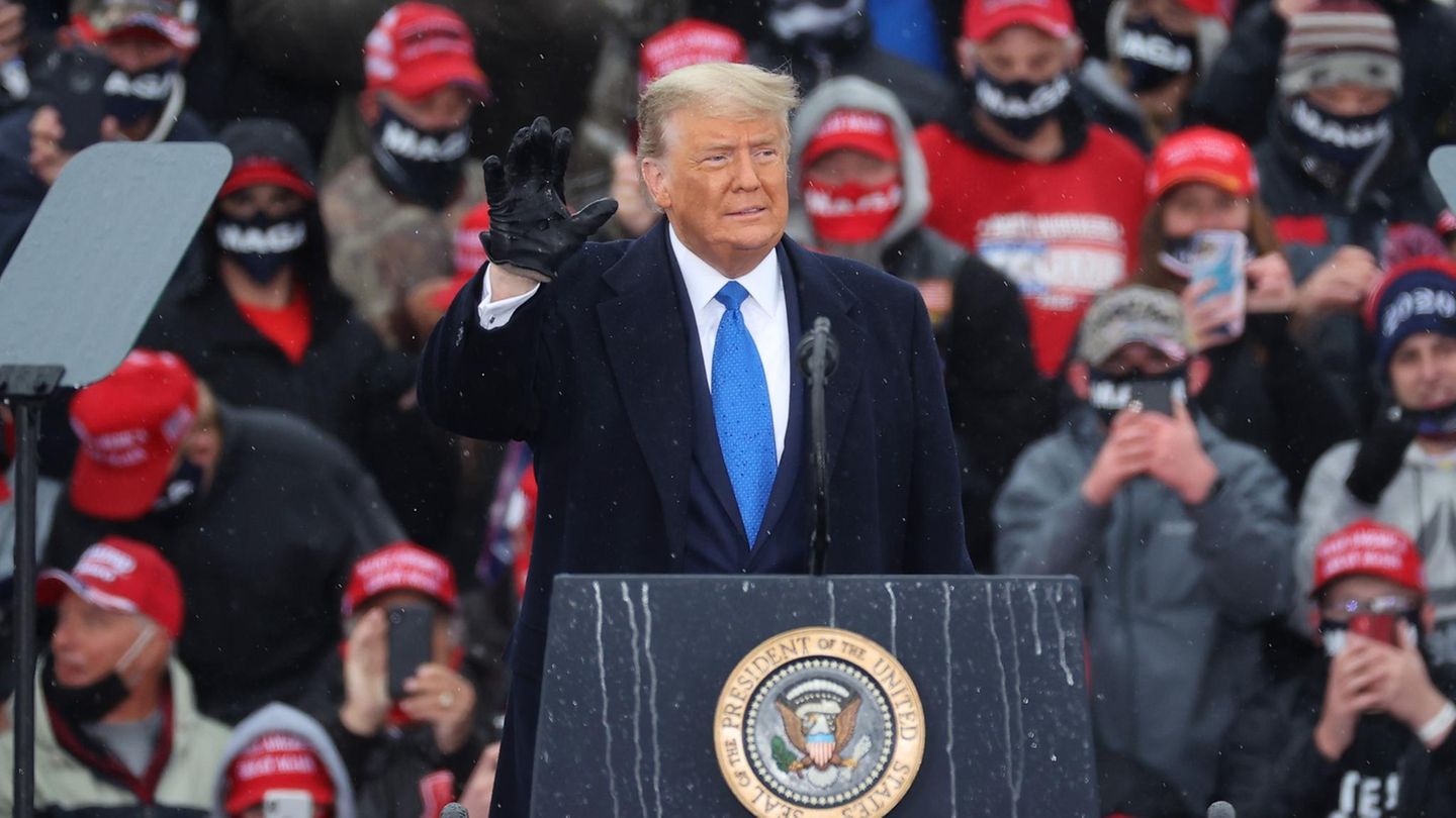 US-Präsident Donald Trump bei einer Wahlkampfkundgebung in Lansing im Bundesstaat Michigan US-Präsident Donald Trump bei einer Wahlkampfkundgebung in Lansing im Bundesstaat Michigan