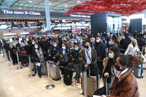 Gleich am ersten Tag herrscht im Terminal 1 dichtes Gedränge