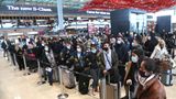 Gleich am ersten Tag herrscht im Terminal 1 dichtes Gedränge