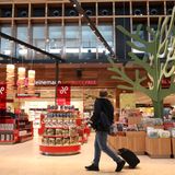 Nach der Sicherheitskontrolle geht es durch den Duty-free-Shop, der ebenfalls rechtzeitig fertig geworden ist.