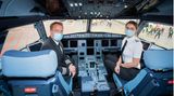 Blick ins Cockpit des Airbus:  "Es ist etwas ganz Besonderes einen Flughafen mit einem Erstflug zu eröffnen, insbesondere wenn es noch die eigene Heimatstadt Berlin ist", sagt Flugkapitän Thomas Wilpert.