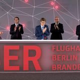 Sichtliche Erleichterung bei der Pressekonferenz zur Eröffnung am Samstag: Carsten Spohr von der Lufthansa, Verkehrsminister Andreas Scheuer, Engelbert Luetke Daldrup, Brandenburgs Ministerpräsident Dietmar Woidke, Johan Lundgren von Easyjet (v.l.n.r.).