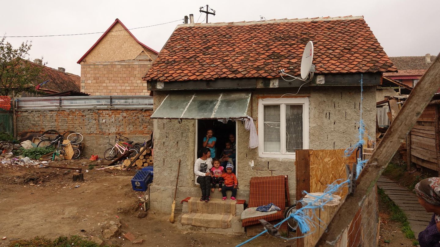 Helping Hands e.V. bringt Spenden in Rumänien in die Orte Tichendeal, Fofeldea in der Nähe von der Stadt Sibiu. Außerdem nach Apaza, Augustin, Ormenis in der Nähe der Stadt Brasov.