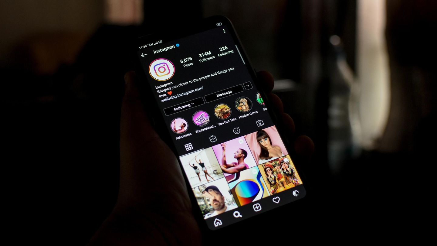 Instagram Dark Mode