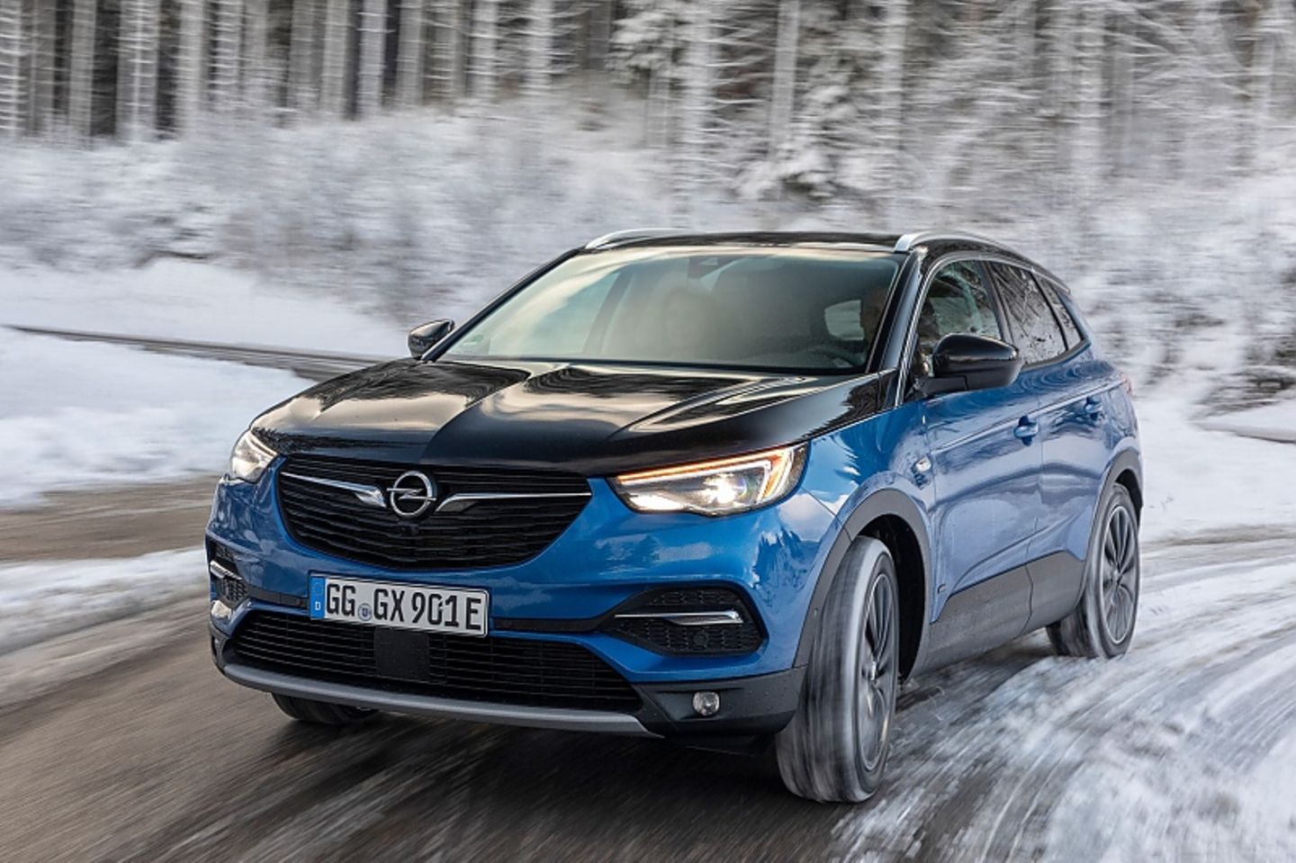 Laut Opel liefert die E-Hinterachse beim Grandland X Hybrid4 bei brenzligen Situationen stets genug Traktion