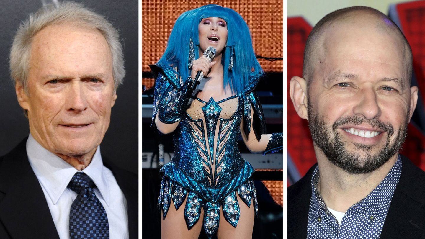 Clint Eastwood (l.) und "Two and a half Men"-Darsteller Jon Cryer wechseln ins Lager von Joe Biden. Sängerin Cher unterstützt seit Jahren die Demokraten.