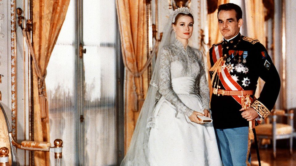 Hochzeitsfoto von Schauspielerin Grace Kelly mit Fürst Rainier III. von Monaco