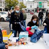Schüler helfen Spenden zu verteilen