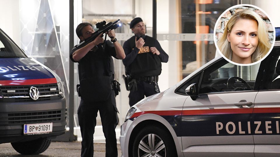 Polizisten am Ort des Anschlags in Wien